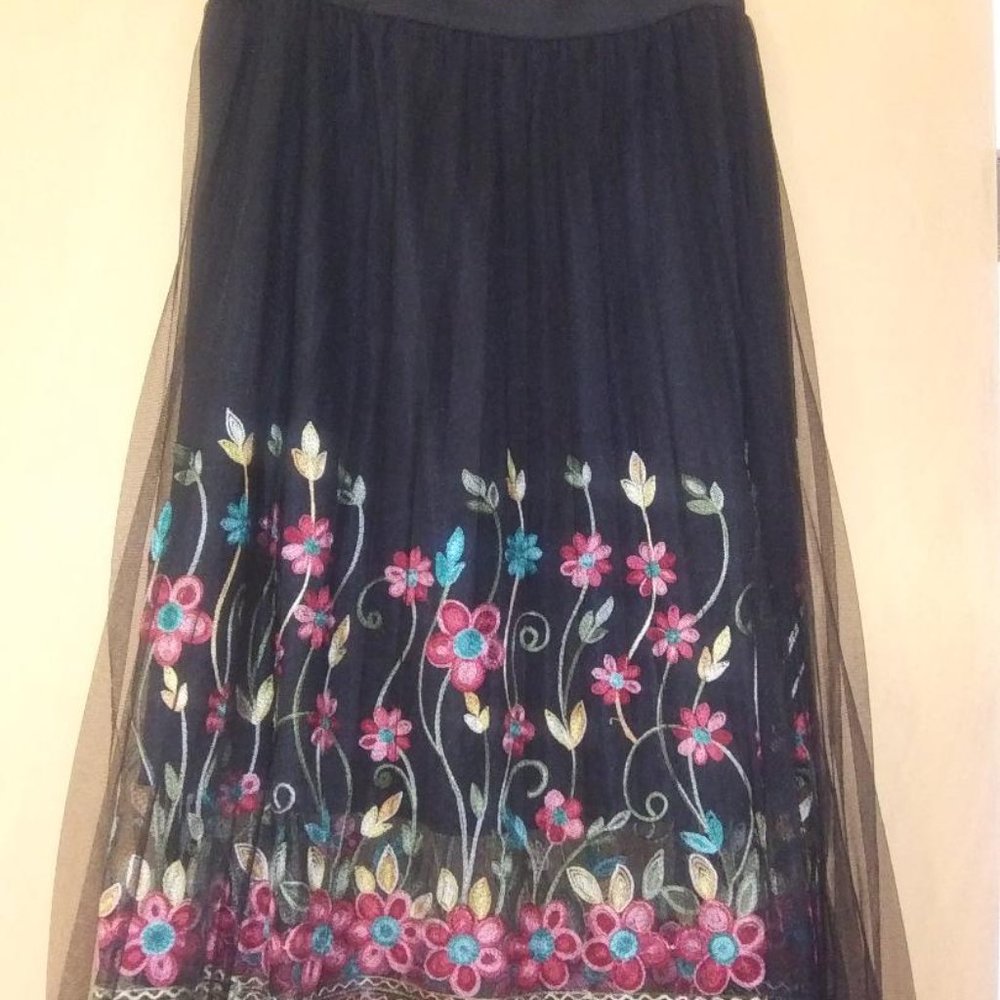 Studio West Apparel Size Medium Netted Skirt - image 2